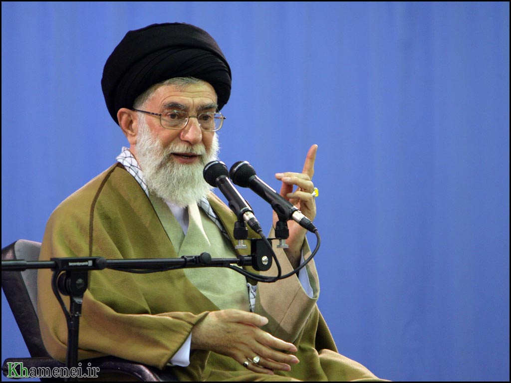 آية الله خامنه​اي؛ (تصوير با کيفيت)